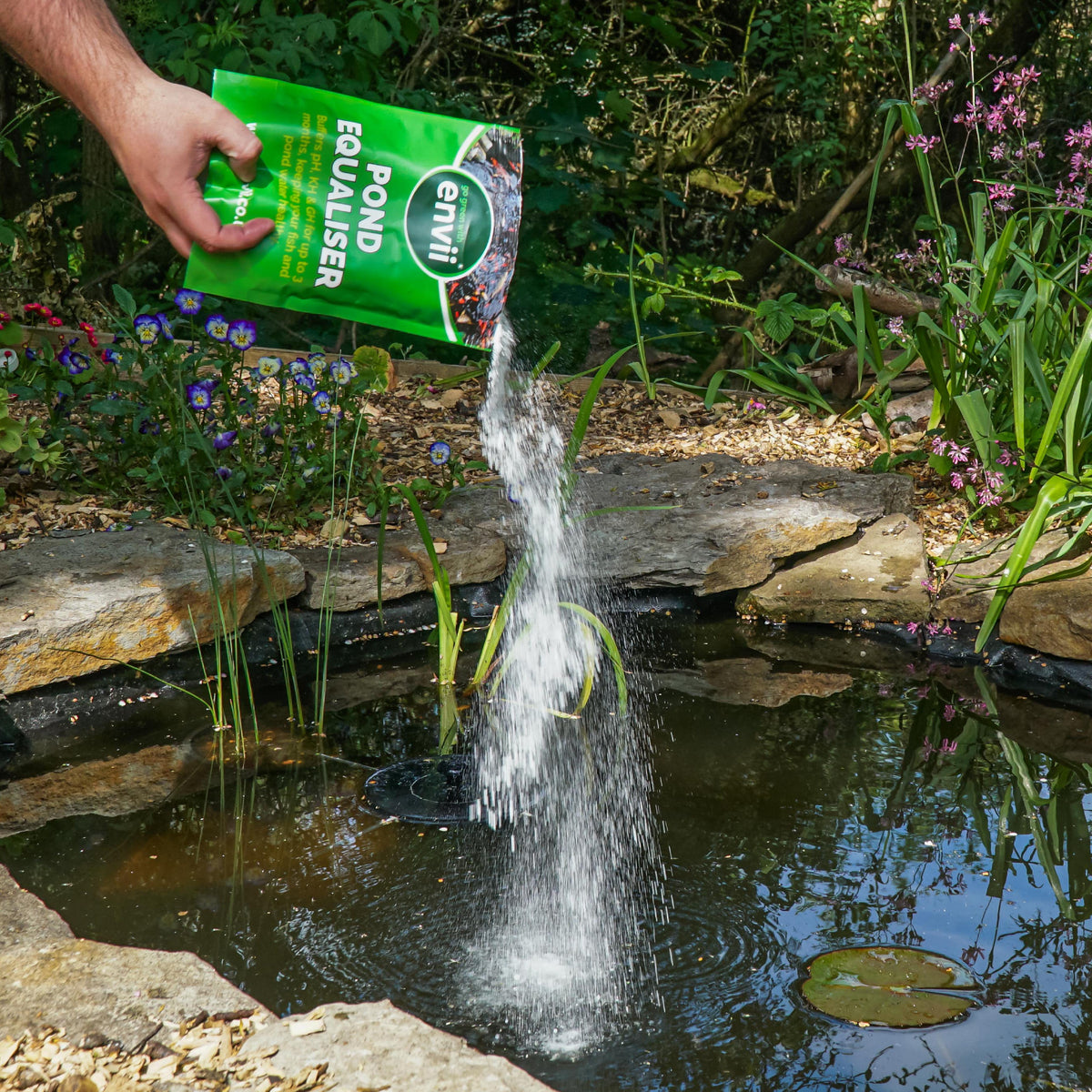 Stabilising the water parameters with Pond Equaliser.